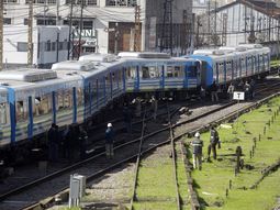 descarrilo un tren del sarmiento en liniers y al menos 13 pasajeros resultaron heridos descarrilo un tren del sarmiento en liniers y al menos 13 pasajeros resultaron heridos