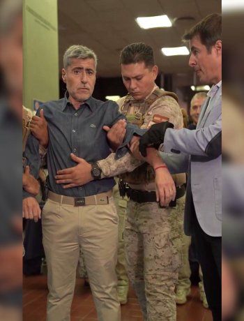 Córdoba: estrenaron los guantes eléctricos en el cuerpo del Ministro de Seguridad