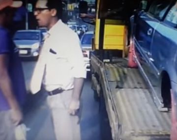 El periodista Diego Martínez se negó a que le limpiaran el vidrio y el hombre lo golpeó