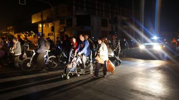 cancelan el alerta de tsunami tras una fuerte replica cancelan el alerta de tsunami tras una fuerte replica