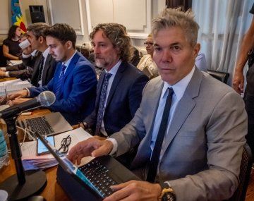 Burlando cruzó al médico que cuestionó la autopsia