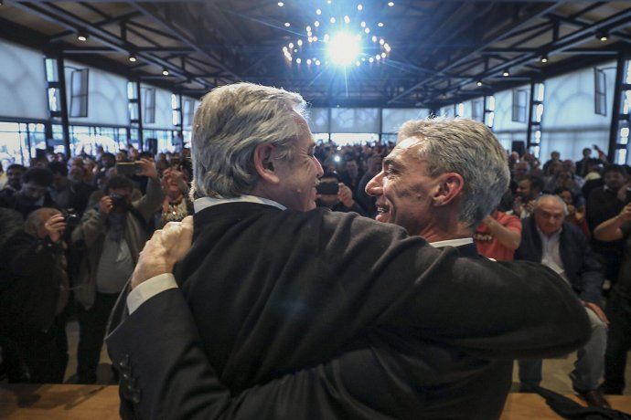 Alberto Fernández llegó a Junín para despedir los restos de Mario Meoni