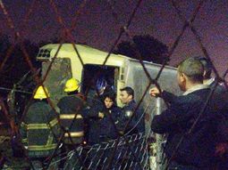 un tren embistio un transporte escolar y murio el conductor un tren embistio un transporte escolar y murio el conductor