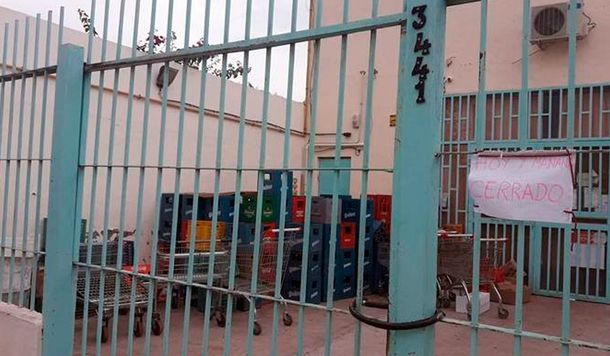 Tragedia en Bahía Blanca: la reja de un súper cayó y mató a su hija