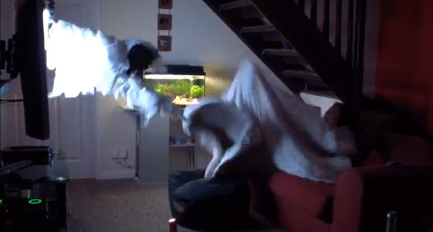 VIDEO: El novio le hace pegar el susto de su vida