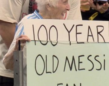 ¿Quién es la abuela de 100 años fanática de Lionel Messi que es récord Guinness y sorprendió en el Mundial?