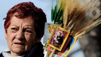 feligreses mantienen el acampe en liniers por san cayetano