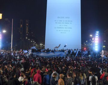 Le pidió casamiento arriba de un semáforo cerca del Obelisco