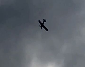 La cargadas a Boca no paran: una avioneta pasó relatando goles de River por el Conurbano