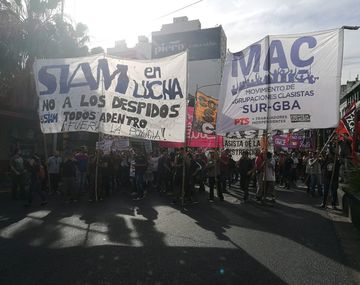 Corte en el Puente Pueyrredón por una protesta de despedidos
