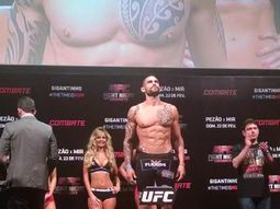 Ponzinibbio pasó el pesaje y ya está listo para la pelea ante Strickland