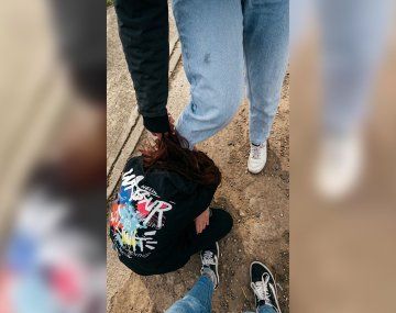 La víctima fue golpeada y pateada en el piso.