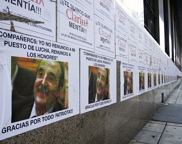 Afiches de despedida para Moreno en Comercio Interior