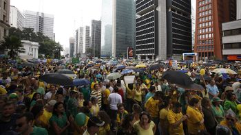 rousseff llama al dialogo luego de las masivas marchas en su contra rousseff llama al dialogo luego de las masivas marchas en su contra
