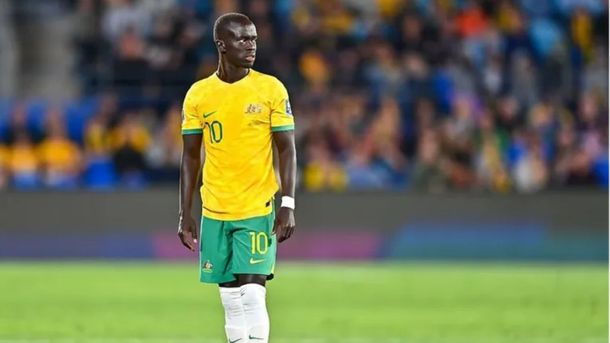 Mabil dio sus primeros pasos en Campbelltown City. Mabil dio sus primeros pasos en Campbelltown City.