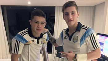 Con muletas, Tomás Conechny Con muletas, Tomás Conechny