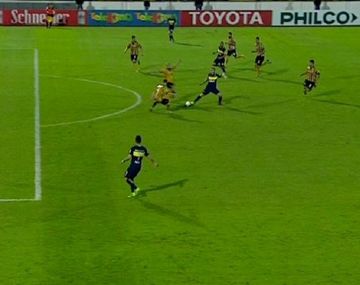 VIDEO: El gol en offside de Pavón que vieron todos menos el juez de línea 