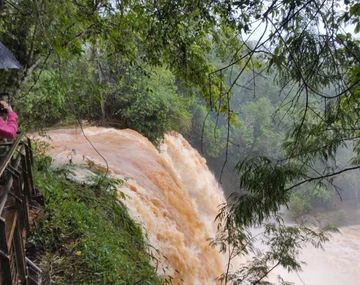 Alarma en Cataratas del Iguazú: el caudal de agua es cinco veces mayor al promedio habitual