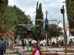 Crucifixión de un niño en Jujuy