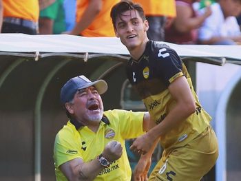 ¡Mueva, Diego! Dorados volvió a ganar y Maradona bailó cumbia en el vestuario