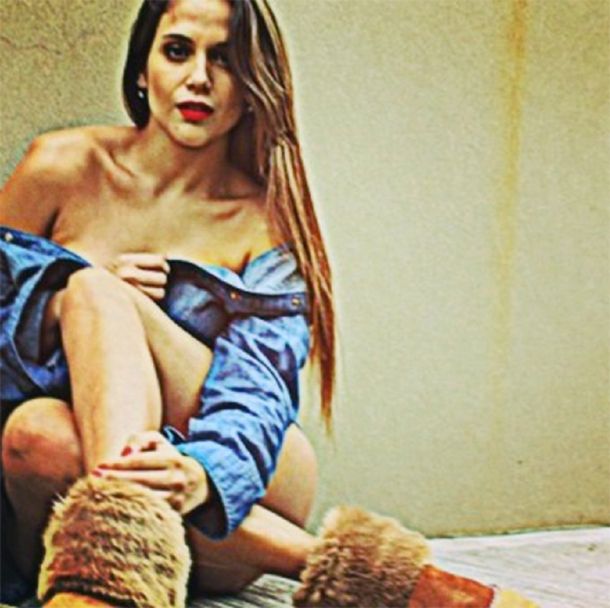 El escotazo de Barbie Vélez en una producción