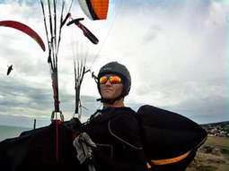 rodrigo esmella, bailarin de showmatch, se cayo de un parapente en cordoba rodrigo esmella, bailarin de showmatch, se cayo de un parapente en cordoba