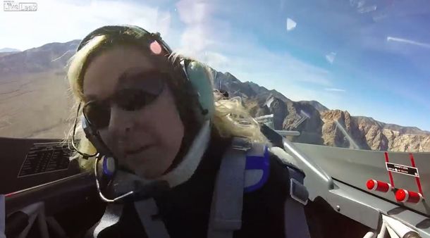Una mujer se desmaya mientras disfrutaba de un vuelo