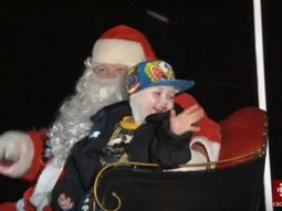 toda una ciudad adelanto la navidad para un nino que tiene cancer terminal toda una ciudad adelanto la navidad para un nino que tiene cancer terminal