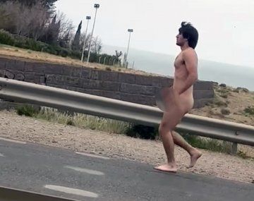 Insólito: un hombre corría desnudo por una ruta