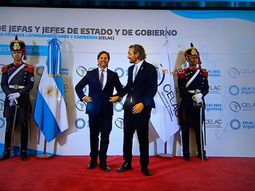 El presidente de Uruguay, Luis Lacalle Pou, en su llegada a la cumbre de la Celac, en Buenos Aires. El presidente de Uruguay, Luis Lacalle Pou, en su llegada a la cumbre de la Celac, en Buenos Aires.