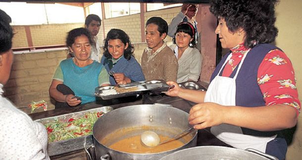 Por el aumento de precios hay más pobres que asisten a los comedores