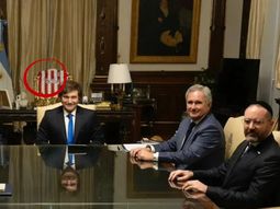 milei, quien dice ser hincha de boca, festejo el titulo de estudiantes milei, quien dice ser hincha de boca, festejo el titulo de estudiantes