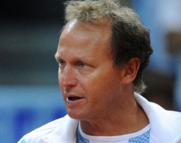 Martín Jaite ya está en Praga y espera por sus jugadores