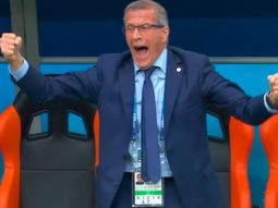 El agónico gol de Giménez y el alocado festejo de Tabárez: ¡Uruguay, noma!