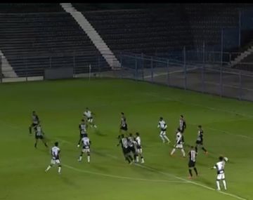 El insólito penal que se cobró en el Brasileirao Sub-20: le costó caro al Atlético Mineiro