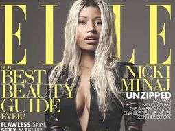 una cantante casi deja todo al descubierto una cantante casi deja todo al descubierto