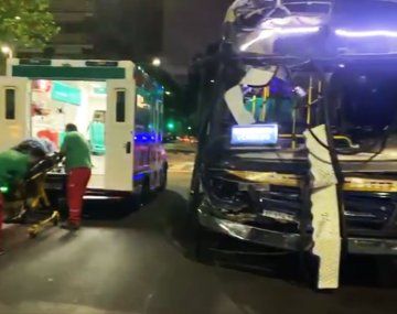 Fuerte choque de colectivos en Belgrano dejó 4 heridos