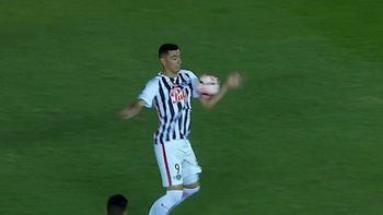 ¿Cardozo la paró con la mano? ¿Cardozo la paró con la mano?