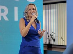 Laura Raffo destacó la gestión del gobierno en el aspecto económico y llamó a ir por más. Laura Raffo destacó la gestión del gobierno en el aspecto económico y llamó a ir por más.