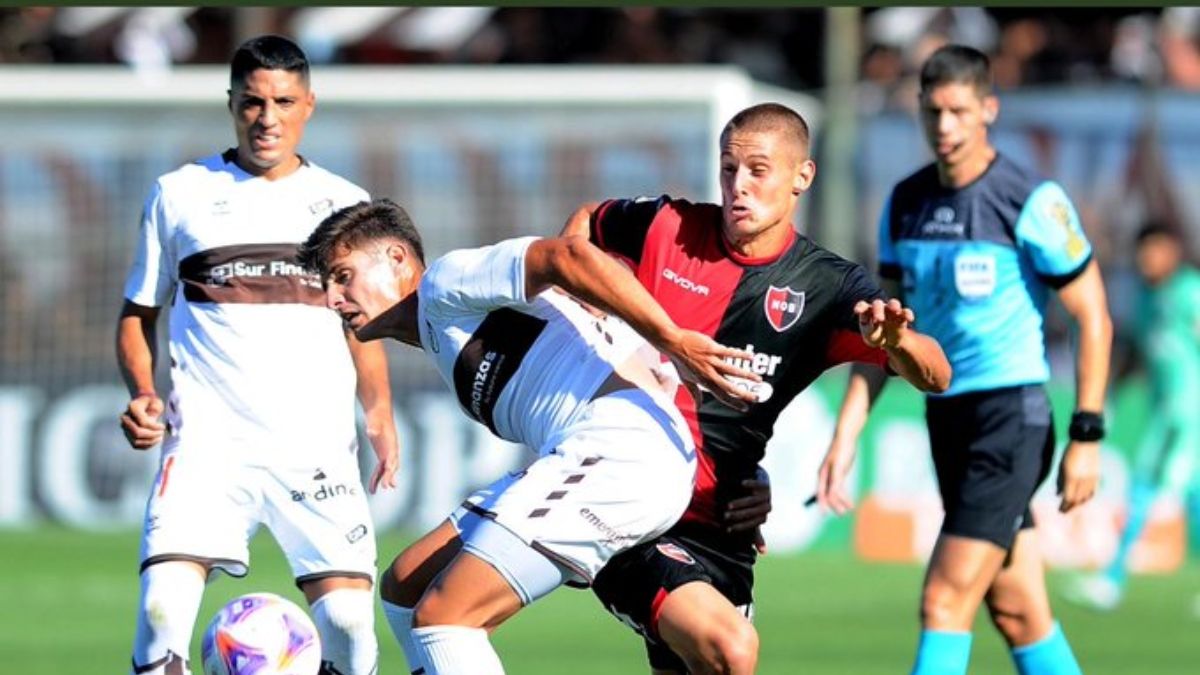 En un partido que tuvo de todo Platense y Newells igualaron 2-2