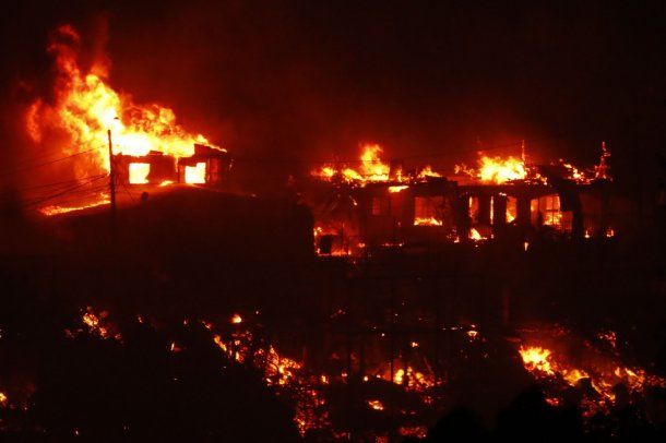 Chile: impactante incendio en Viña del Mar deja dos muertos y 500 casas destruidas