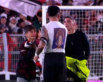 Un nene entró a la cancha