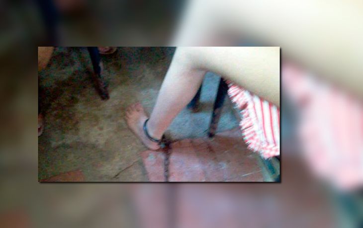 Una nena de 12 años era encadenada para que no juegue con los amiguitos