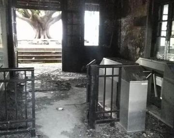 Un incendio afectó las boleterías de la estación Pueyrredón