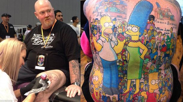 Se tatuó 203 personajes de Los Simpson en la espalda y quiere batir el record