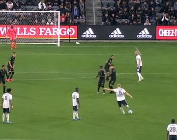 Jakob Glesnes convirti&oacute; un gol desde 36 metros del arco