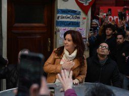 Otra jornada de vigilia en apoyo a Cristina, con fuerte presencial policial