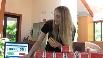 video: una modelo se come 22 hamburguesas en 1 hora video: una modelo se come 22 hamburguesas en 1 hora