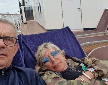 Juan y Claudia cuando pod&iacute;a disfrutar sus d&iacute;as en el Zaandam previa a la cuarentena