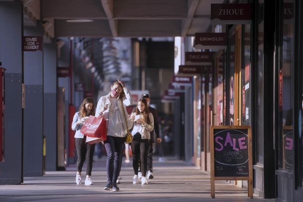 Abrió el shopping Distrito Arcos y se analiza adelantar actividades para la fase 2